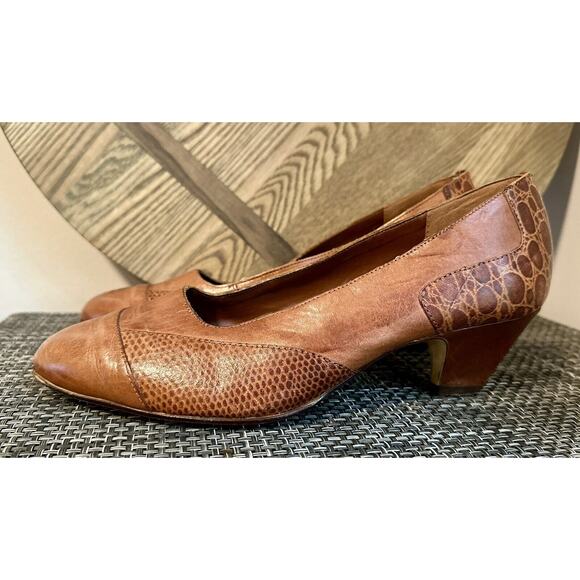 Vintage Shoes - Vintage Anne Wells Leather Heels Leather Patterns Size 10